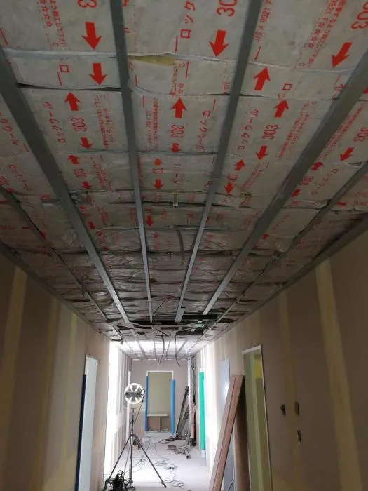 天井グラスウール充填